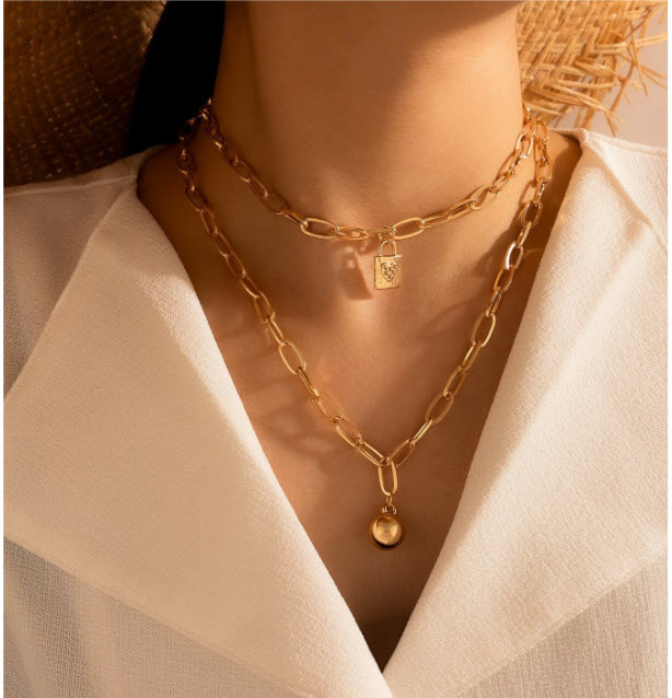Collar con cadena con cerradura